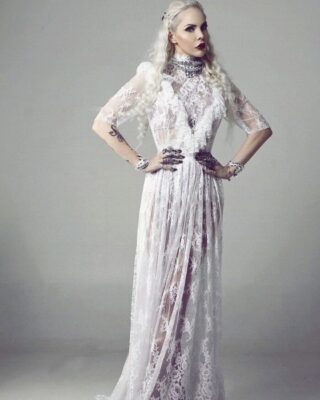 Джулия Ванг